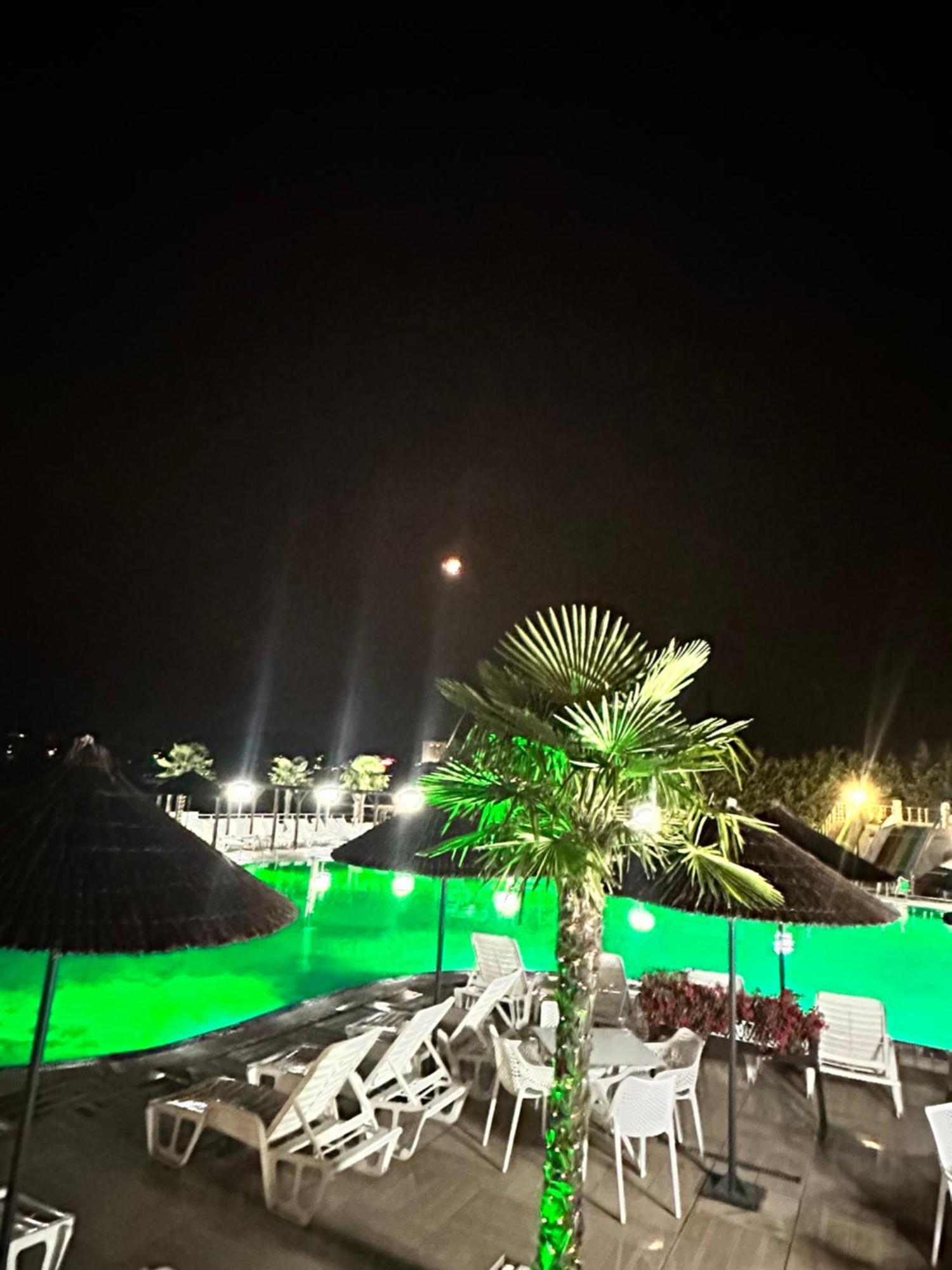 Hotel Aqua Kŭrdzhali エクステリア 写真