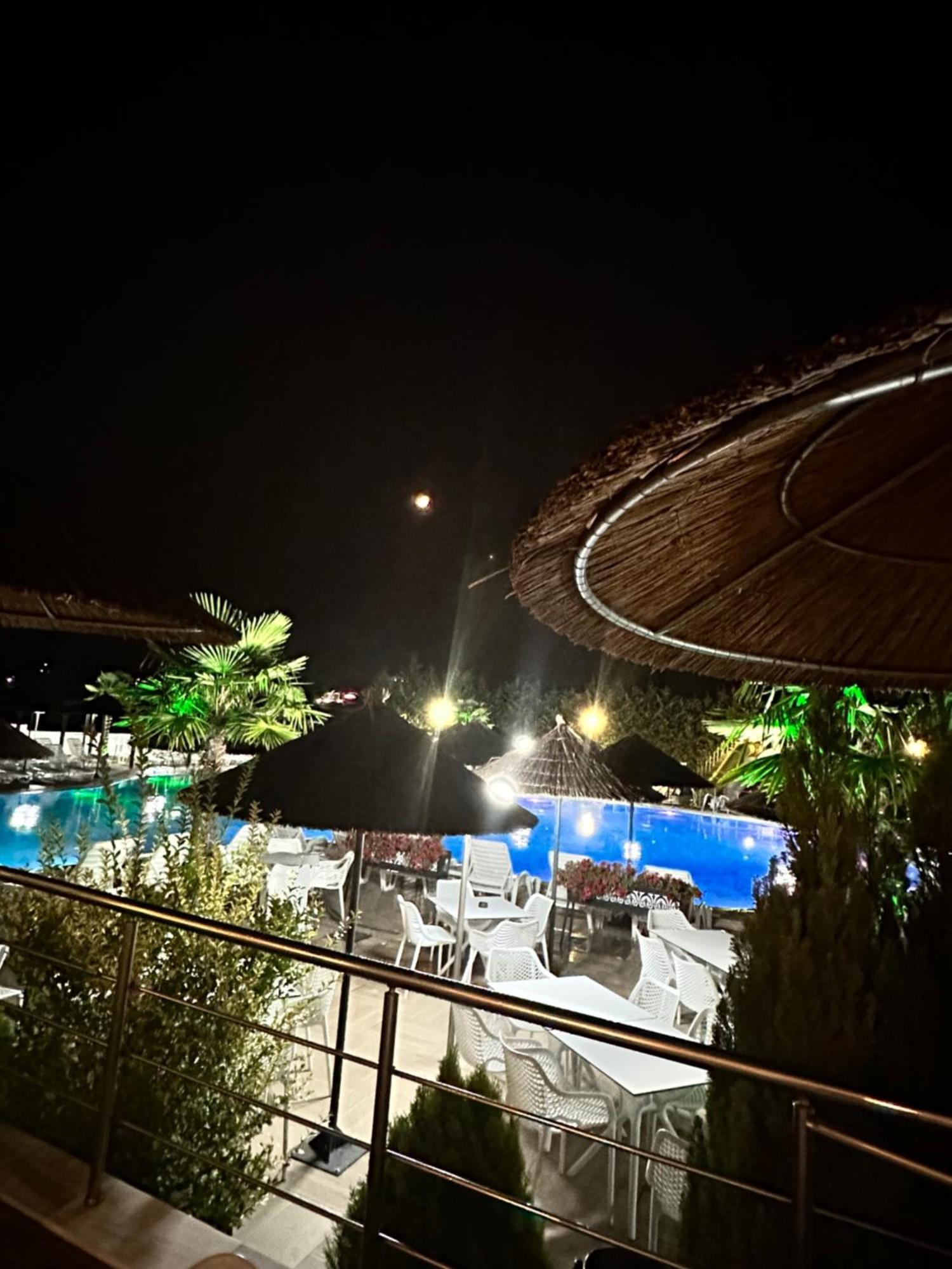 Hotel Aqua Kŭrdzhali エクステリア 写真