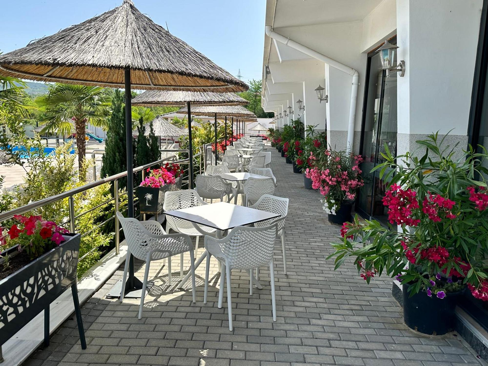 Hotel Aqua Kŭrdzhali エクステリア 写真