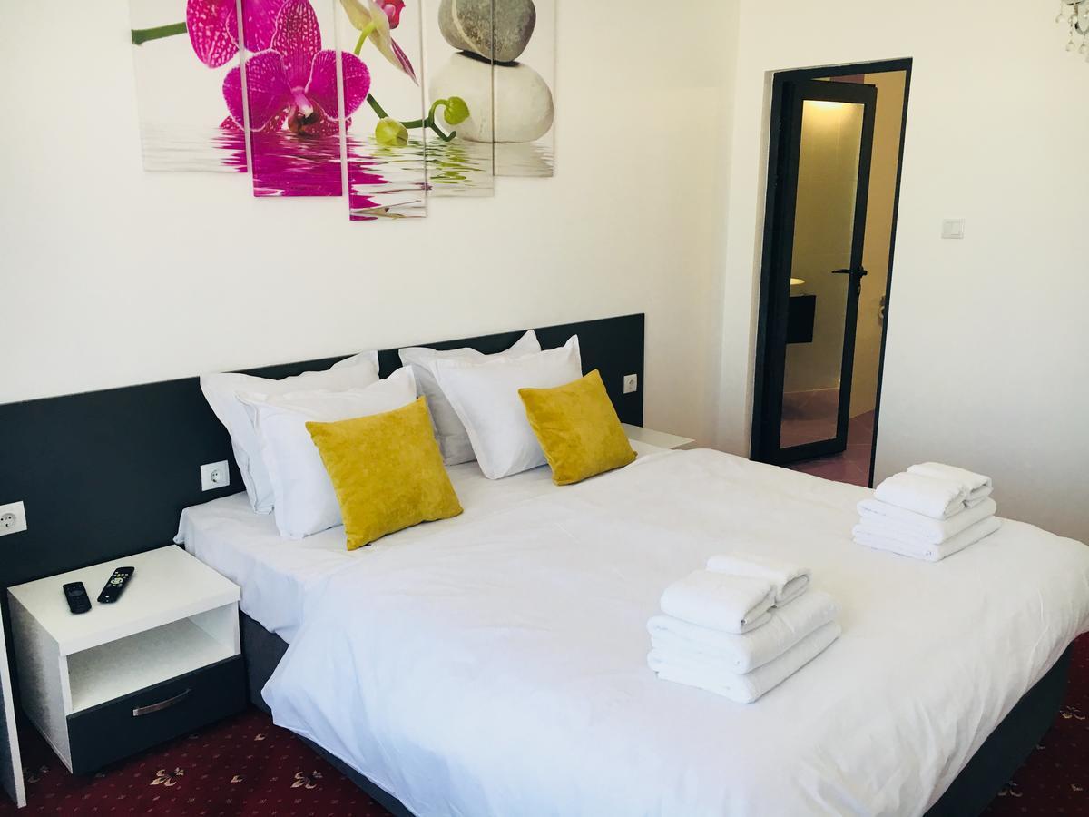 Hotel Aqua Kŭrdzhali エクステリア 写真