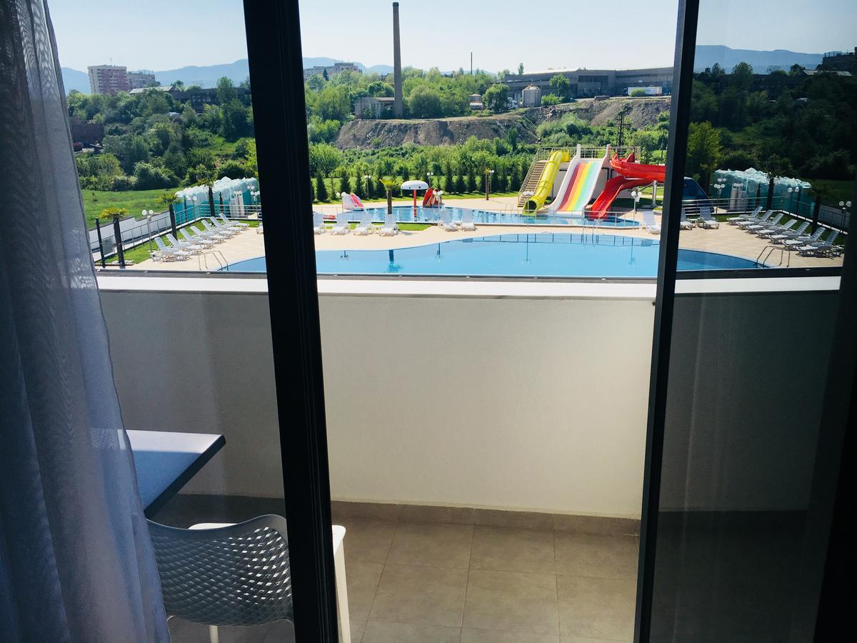 Hotel Aqua Kŭrdzhali エクステリア 写真