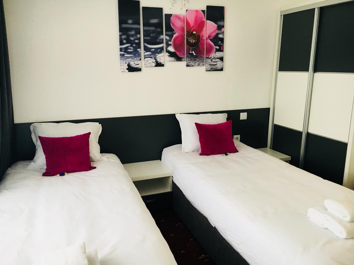 Hotel Aqua Kŭrdzhali エクステリア 写真