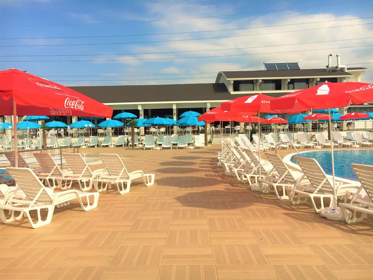 Hotel Aqua Kŭrdzhali エクステリア 写真