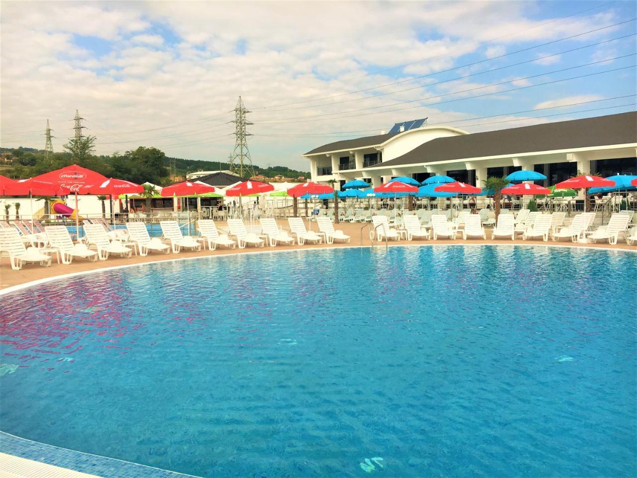 Hotel Aqua Kŭrdzhali エクステリア 写真