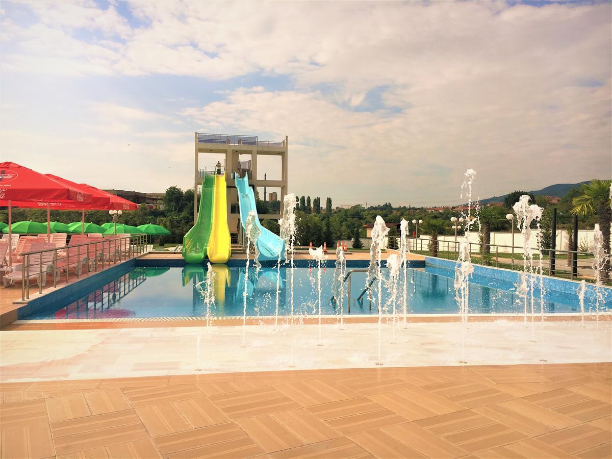 Hotel Aqua Kŭrdzhali エクステリア 写真