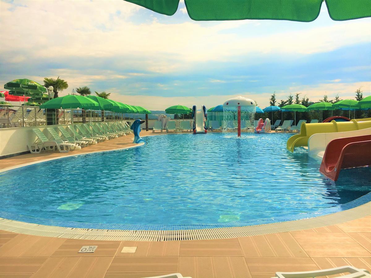 Hotel Aqua Kŭrdzhali エクステリア 写真