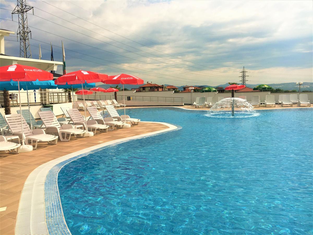 Hotel Aqua Kŭrdzhali エクステリア 写真